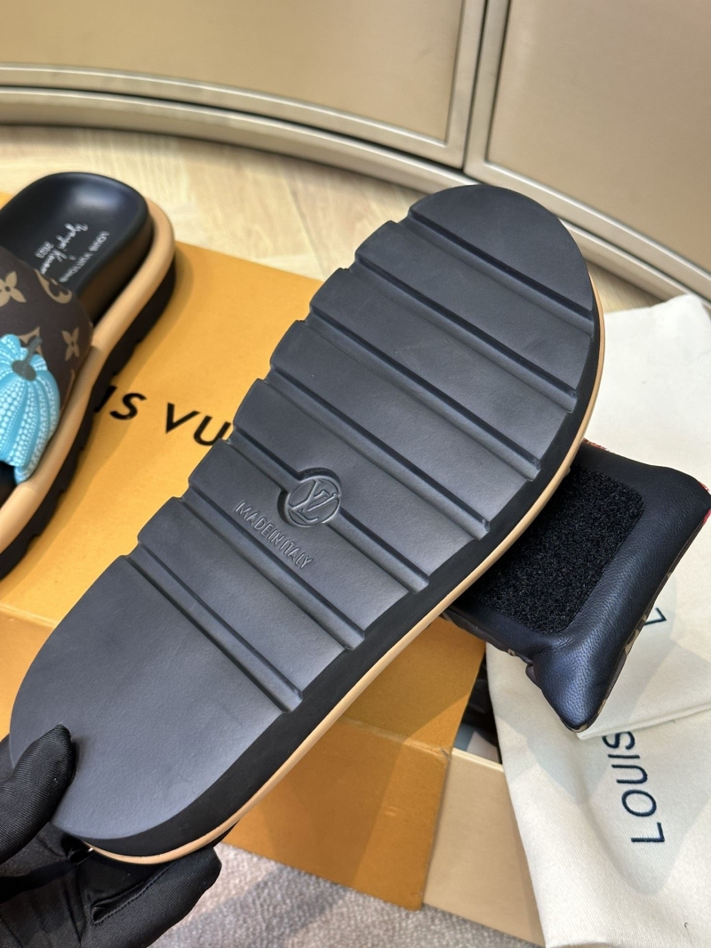 l0vis Vvtt0n slippers